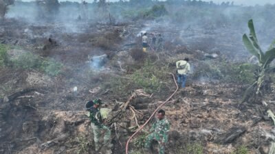 Tim Gabungan Kembali Bergerak, Padamkan Titik Asap Karhutla di Gampong Drien