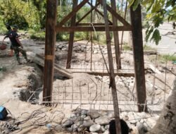 Kodim 0108/Agara Bersama Warga Percepat Pemasangan Tiang Pylon Jembatan Gantung di Desa Lawe Ger-Ger Aceh Tenggara
