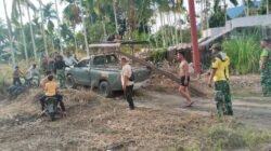 Kodim 0108/Agara dan Warga Gotong Royong Turunkan Material Pondasi Jembatan Gantung Perintis Garuda di Lawe Pinis, Aceh Tenggara
