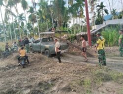 Kodim 0108/Agara dan Warga Gotong Royong Turunkan Material Pondasi Jembatan Gantung Perintis Garuda di Lawe Pinis, Aceh Tenggara