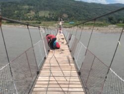 Prajurit Kodim 0108/Agara Percepat Pembangunan Jembatan Gantung Perintis di Ds. Gulo Aceh Tenggara