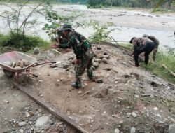 Kodim 0108/Agara dan Warga Gotong Royong Percepat Pembangunan Jembatan Gantung di Desa Lawe Ger Ger, Aceh Tenggara