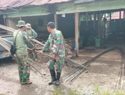 Kodim 0108/Agara dan Warga Gotong Royong Angkat Material Besi untuk Pembangunan Jembatan Gantung Perintis