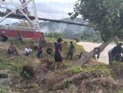 Kodim 0108/Agara dan Warga Perkuat Jembatan Gantung Perintis di Ds. Kumbang Jaya, Aceh Tenggara