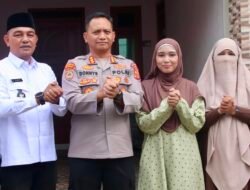 Dirbinmas Polda Aceh Serahkan Beasiswa Ustaz Adi Hidayat dan Sahabat untuk Hafiz Al-Qur’an
